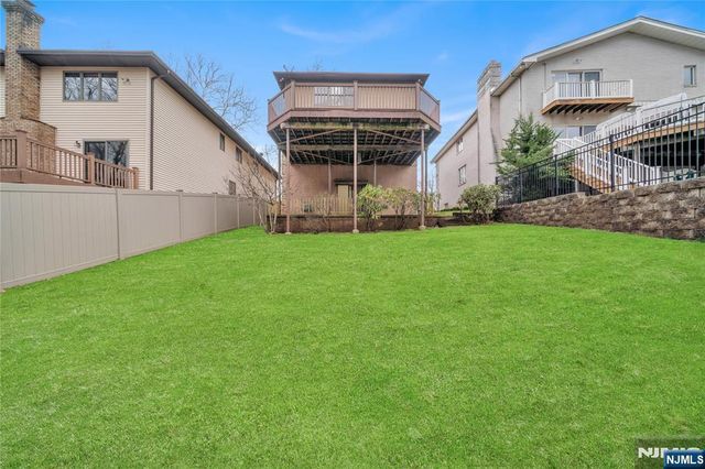 468 Morse Avenue, Ridgefield, NJ 07657