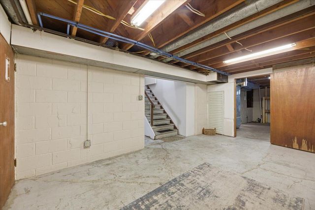 2308 S 10TH Street, Council Bluffs, IA 51501