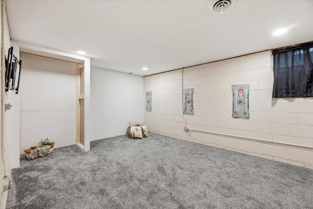 2308 S 10TH Street, Council Bluffs, IA 51501