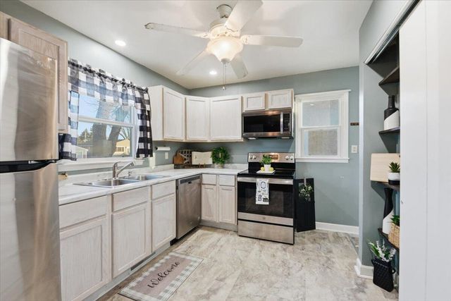 2308 S 10TH Street, Council Bluffs, IA 51501