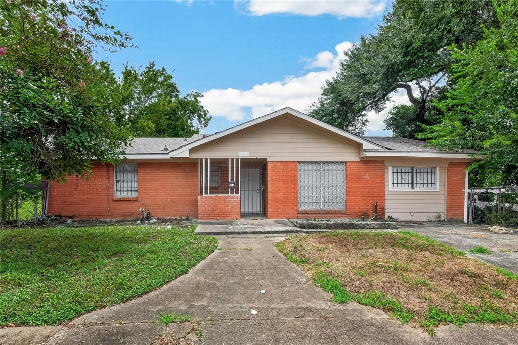 3815 Love Street, Houston, TX 77026
