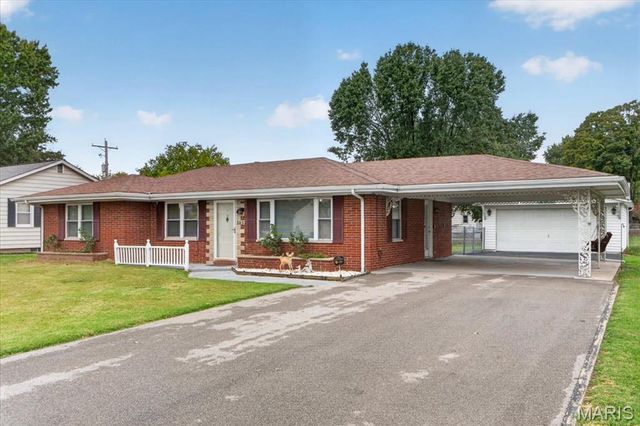 305 W Lincoln Avenue, Caseyville, IL 62232