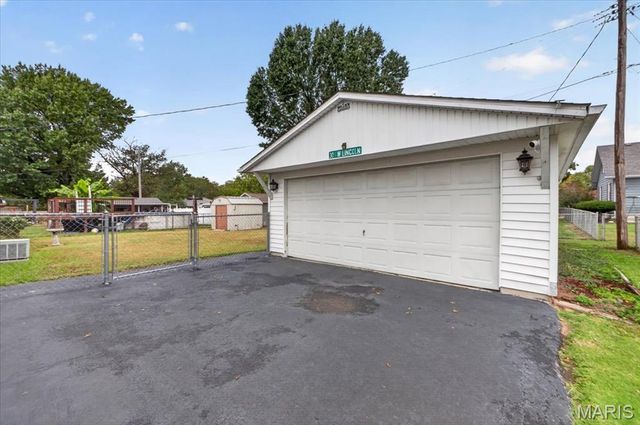 305 W Lincoln Avenue, Caseyville, IL 62232