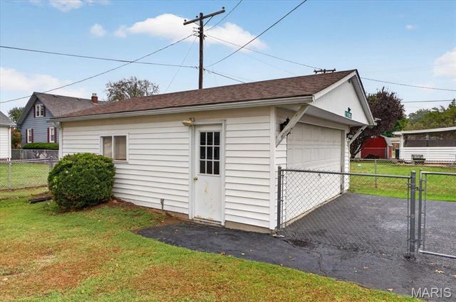 305 W Lincoln Avenue, Caseyville, IL 62232