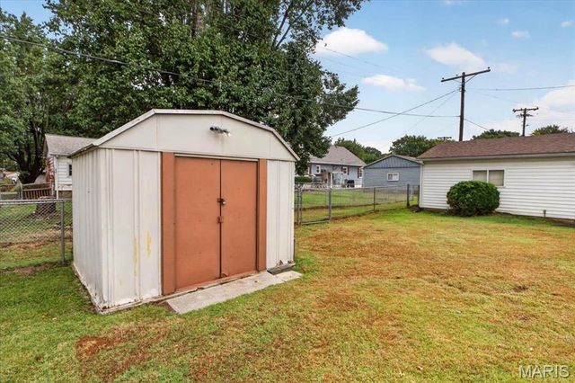 305 W Lincoln Avenue, Caseyville, IL 62232