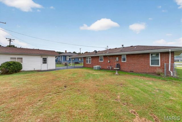 305 W Lincoln Avenue, Caseyville, IL 62232