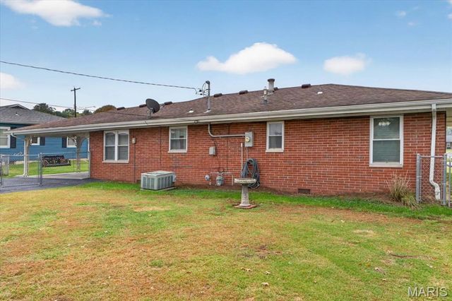 305 W Lincoln Avenue, Caseyville, IL 62232