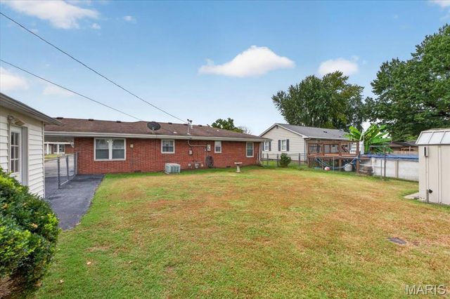 305 W Lincoln Avenue, Caseyville, IL 62232