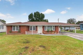 305 W Lincoln Avenue, Caseyville, IL 62232