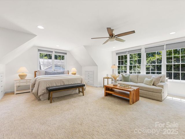 2118 Sharon Road, Charlotte, NC 28207