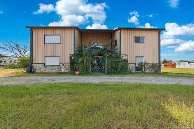 483 SASSMAN RD, Marion, TX 78124