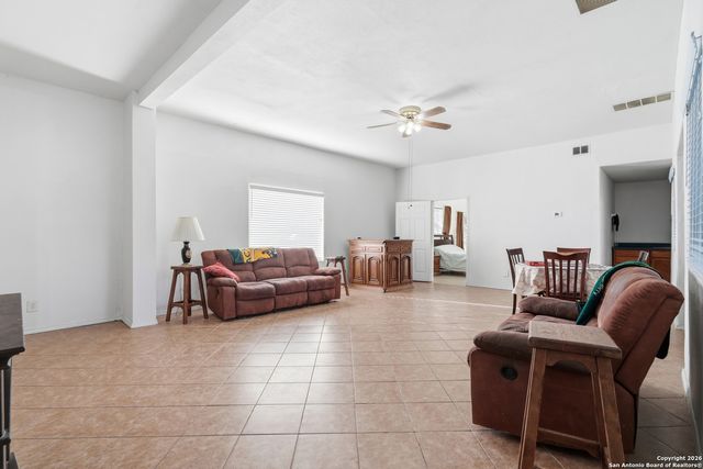 483 SASSMAN RD, Marion, TX 78124