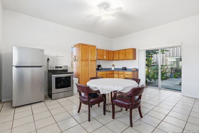 483 SASSMAN RD, Marion, TX 78124