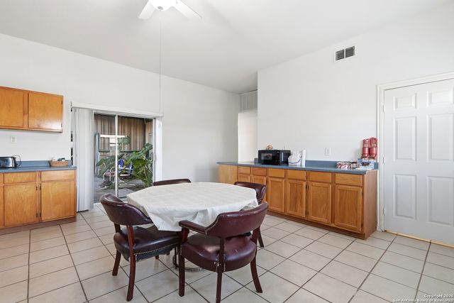 483 SASSMAN RD, Marion, TX 78124