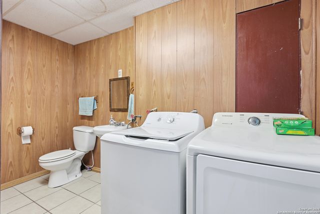 483 SASSMAN RD, Marion, TX 78124