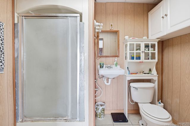 483 SASSMAN RD, Marion, TX 78124