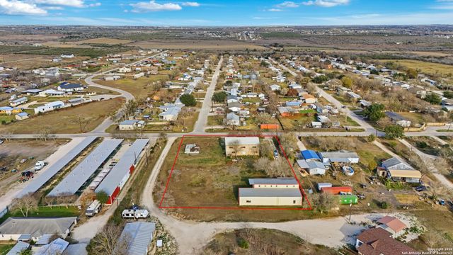 483 SASSMAN RD, Marion, TX 78124