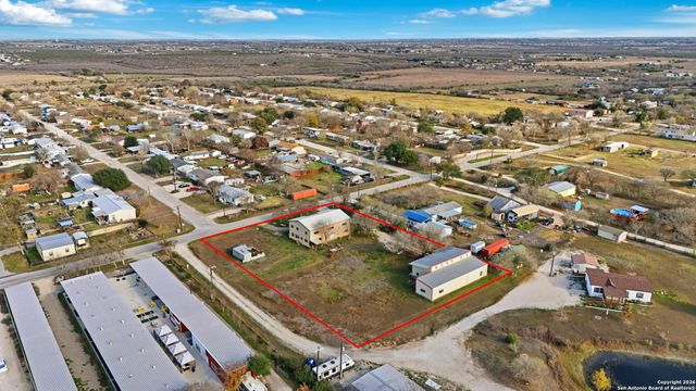 483 SASSMAN RD, Marion, TX 78124