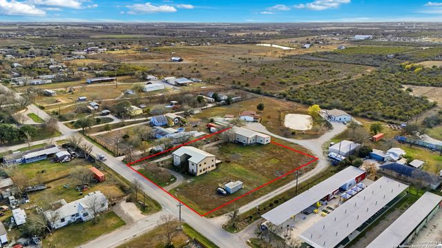 483 SASSMAN RD, Marion, TX 78124