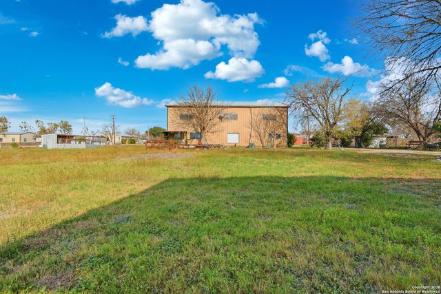 483 SASSMAN RD, Marion, TX 78124