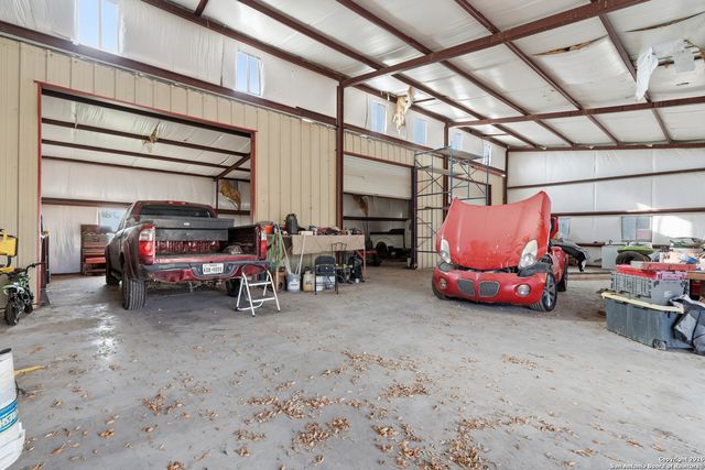 483 SASSMAN RD, Marion, TX 78124