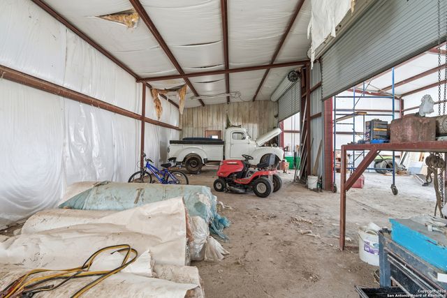 483 SASSMAN RD, Marion, TX 78124