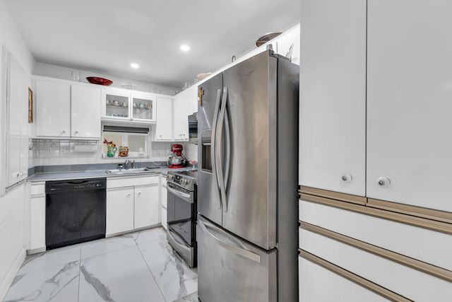 9500 N Hollybrook Lake Drive 301, Pembroke Pines, FL 33025