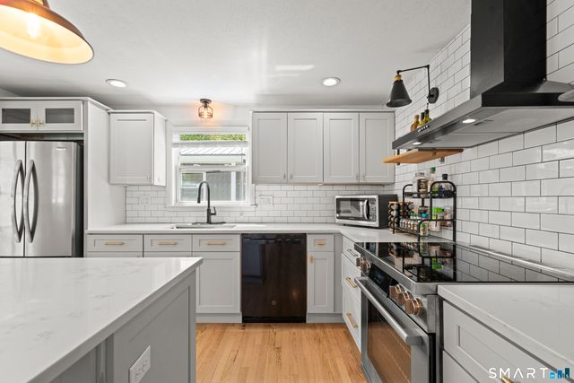 152 Somerset Street, West Hartford, CT 06110