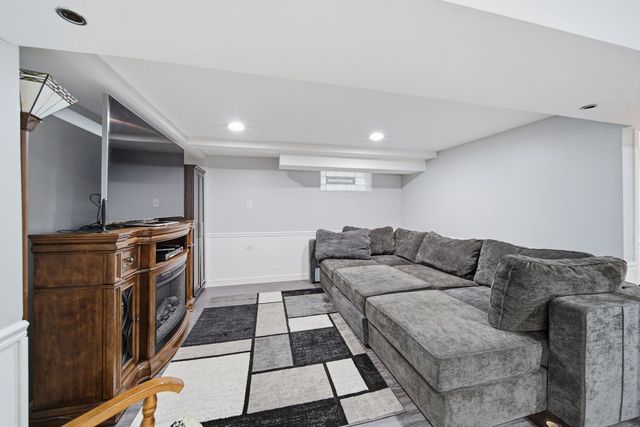 11001 S Albany Avenue, Chicago, IL 60655