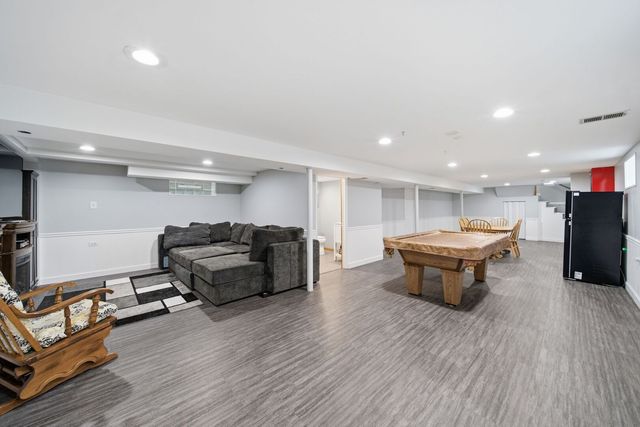 11001 S Albany Avenue, Chicago, IL 60655