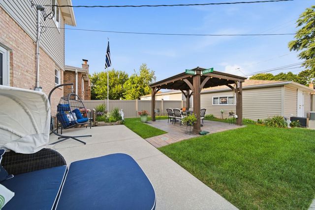 11001 S Albany Avenue, Chicago, IL 60655