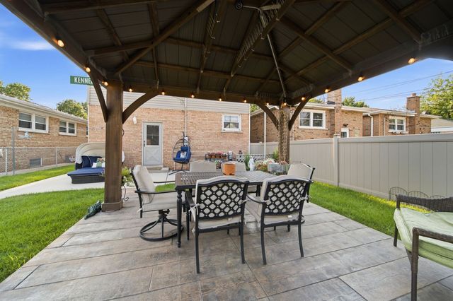 11001 S Albany Avenue, Chicago, IL 60655