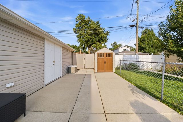 11001 S Albany Avenue, Chicago, IL 60655