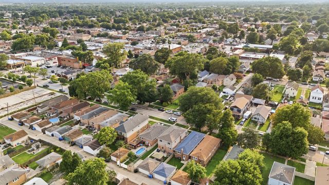 11001 S Albany Avenue, Chicago, IL 60655