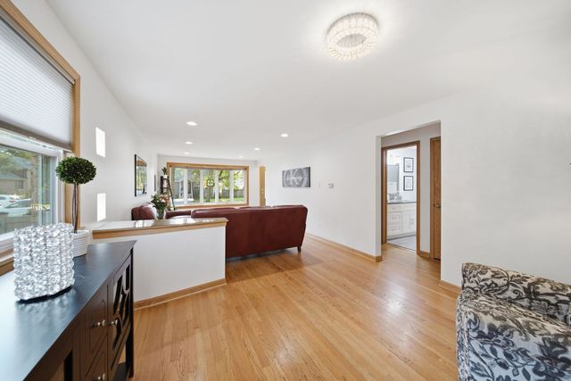 11001 S Albany Avenue, Chicago, IL 60655