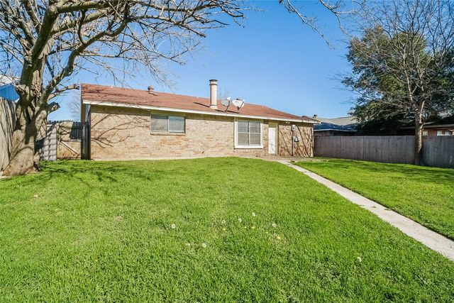 906 Woodcrest Drive, Lancaster, TX 75134