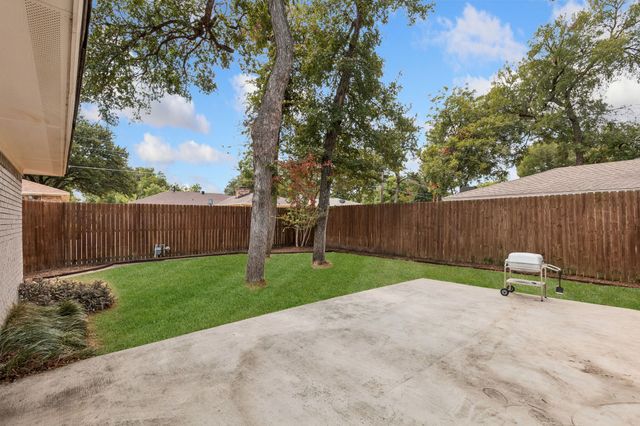 5216 Ashbrook Road, Dallas, TX 75227
