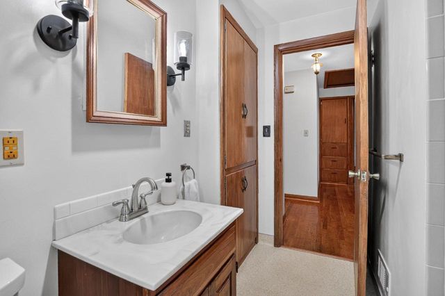 926 E BYRD STREET, Appleton, WI 54911