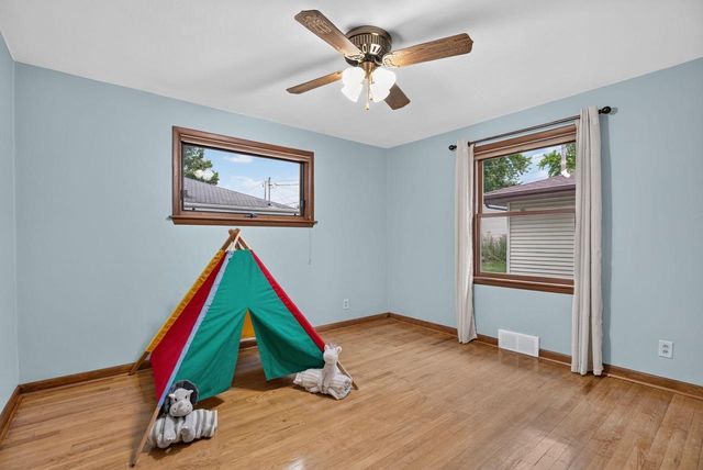 926 E BYRD STREET, Appleton, WI 54911