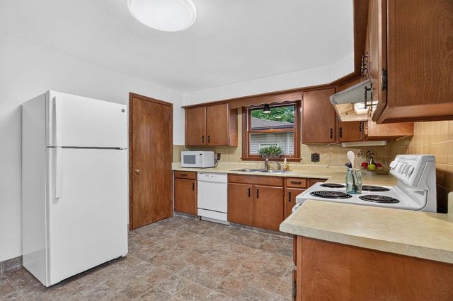 926 E BYRD STREET, Appleton, WI 54911