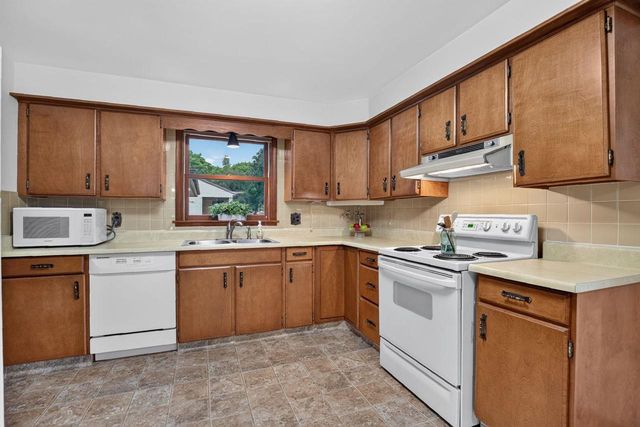 926 E BYRD STREET, Appleton, WI 54911