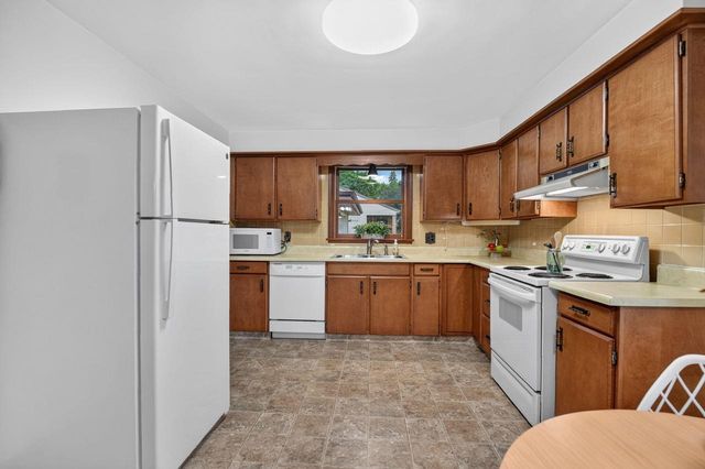 926 E BYRD STREET, Appleton, WI 54911