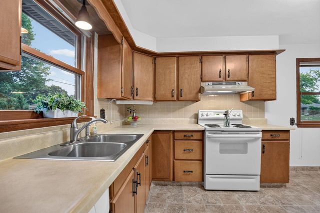 926 E BYRD STREET, Appleton, WI 54911