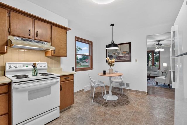926 E BYRD STREET, Appleton, WI 54911