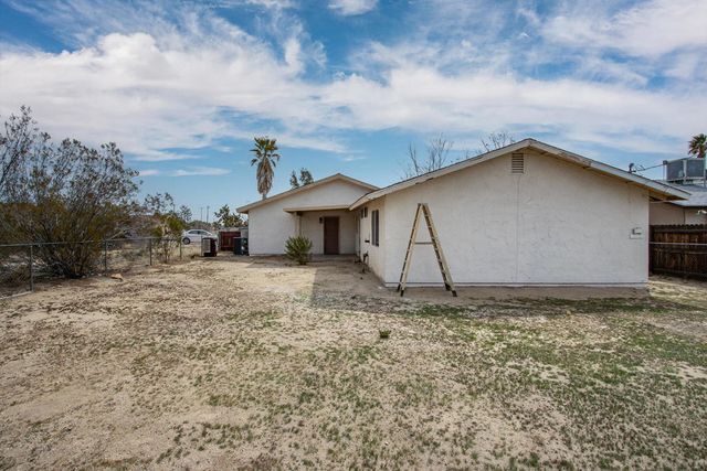 7120 Cholla Avenue, Yucca Valley, CA 92284