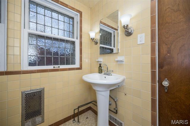 7280 South Roland Blvd, Pasadena Hills, MO 63121