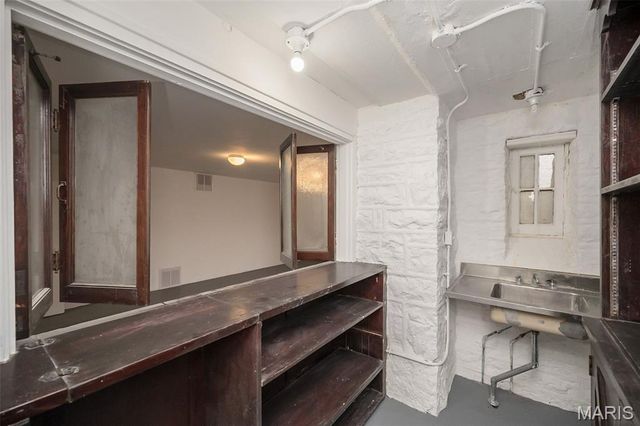 7280 South Roland Blvd, Pasadena Hills, MO 63121