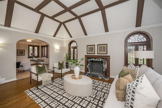 7280 South Roland Blvd, Pasadena Hills, MO 63121