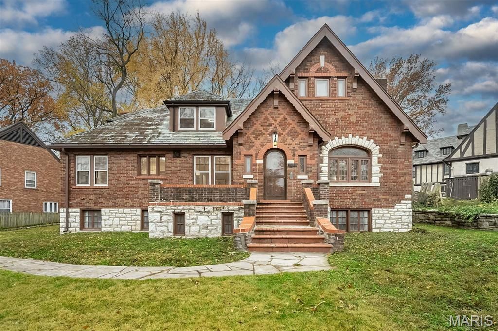 7280 South Roland Blvd, Pasadena Hills, MO 63121