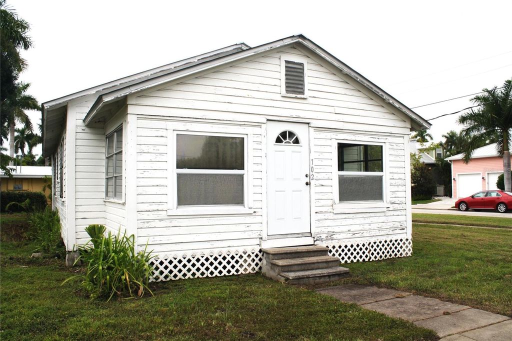 702 W OLYMPIA AVENUE, Punta Gorda, FL 33950